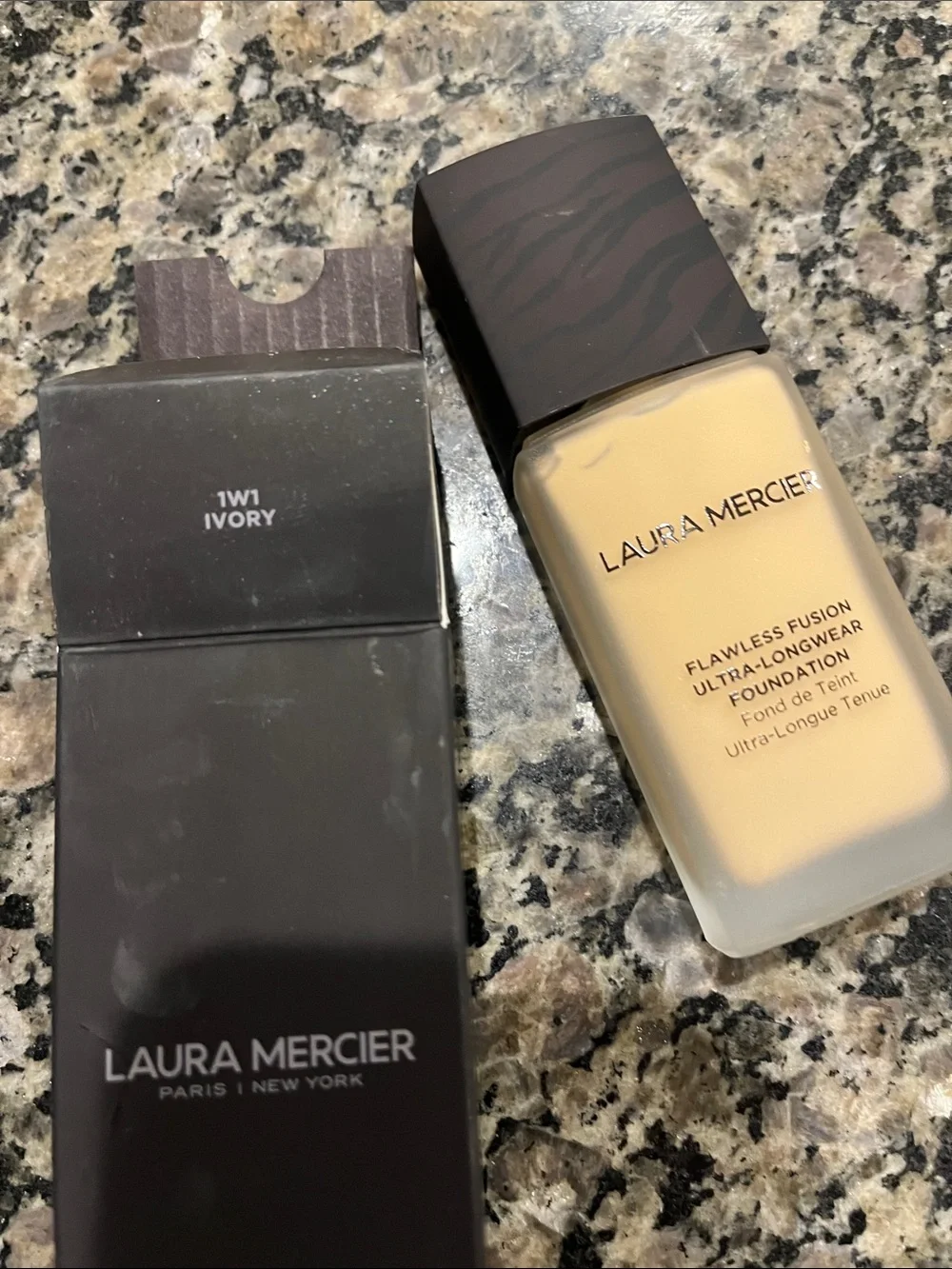laura mercier Flawless Fusion Foundation - Ivory (1W1)
